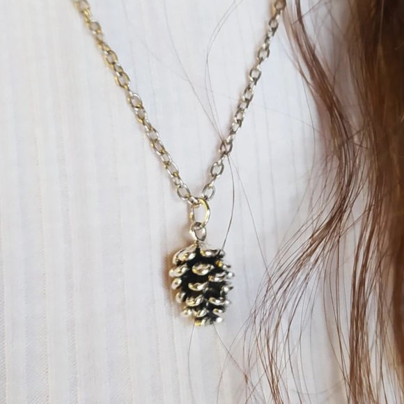 💎✨  Pinecone Necklace - Picture 5 of 10